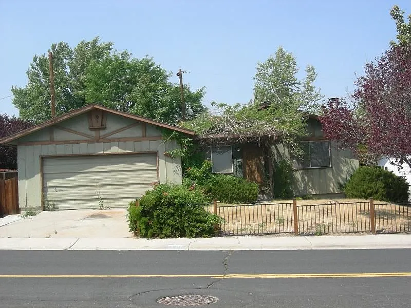 2955 Kings Row photo 1
