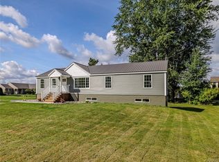 8727 Whiting Rd, Cicero, NY 13039