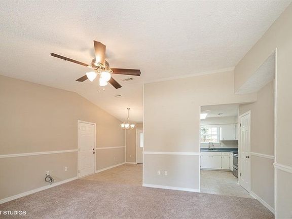 5th image of 101 Jamie Ct