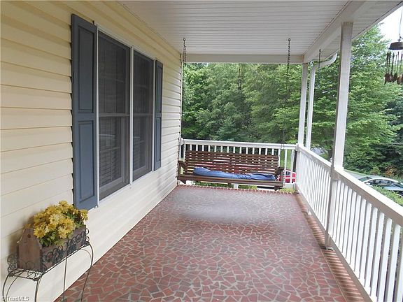 3rd image of 253 Tanglewood Dr