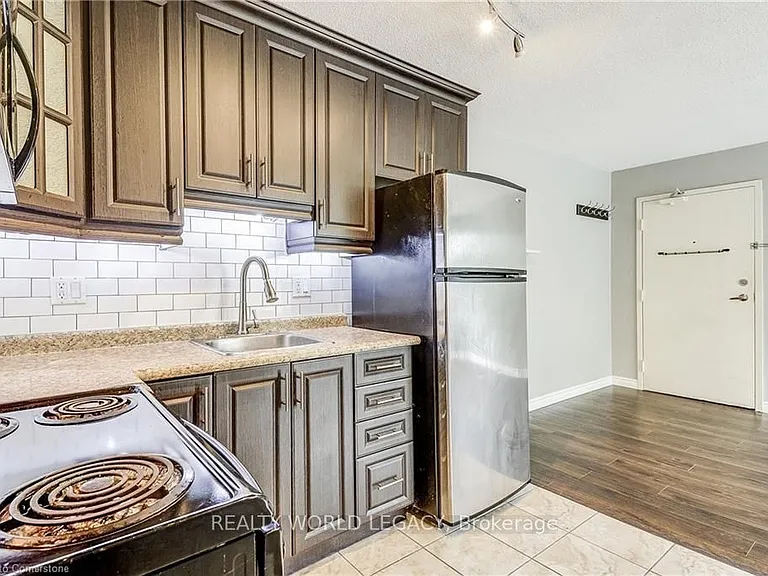 119 Cedar St S #8 — Photo 11