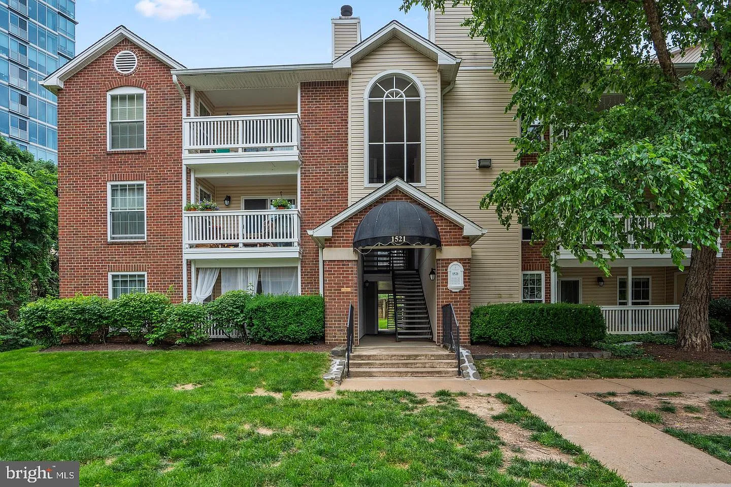 1 bed, 1.0 bath, 690 sqft, $2,000 — Photo 1