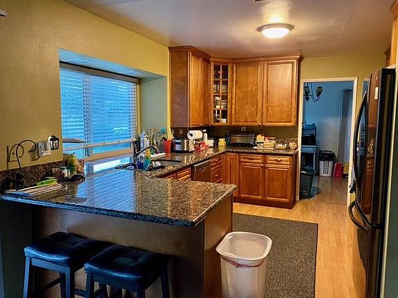 5th image of 23948 Columbia Ct
