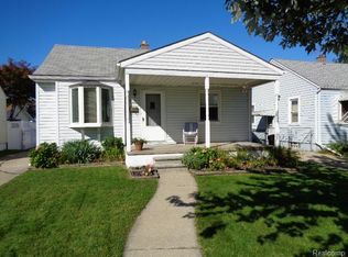 1536 Lindbergh St, Wyandotte, MI 48192