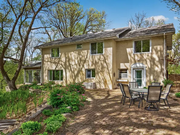 9551 Riverview Rd, Eden Prairie, MN 55347