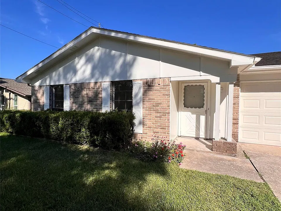 3211 Meadowview Dr