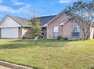 206 Hillside Cir, Lindale, TX 75771