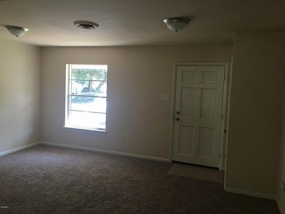 5th image of 6340 Chaucer Dr