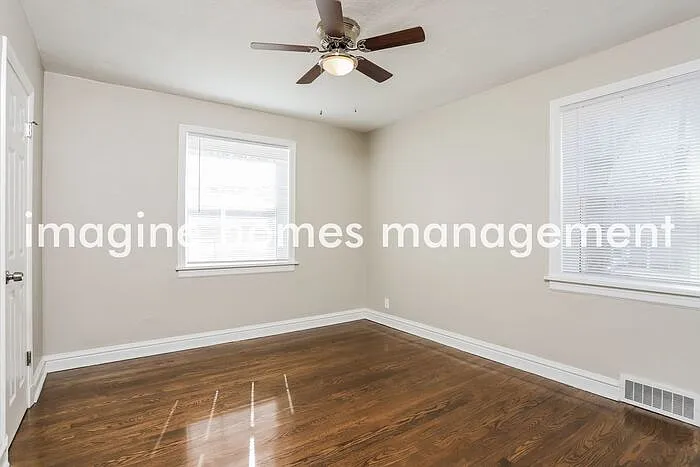 1115 Grandview Dr — Photo 10