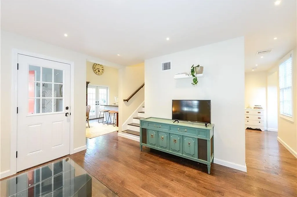 2 bed, 1.5 bath, 1139 sqft, $3,800 — Photo 4
