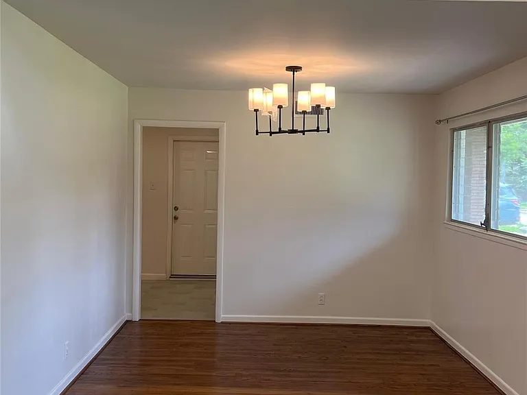 2911 Linkwood Dr — Photo 3