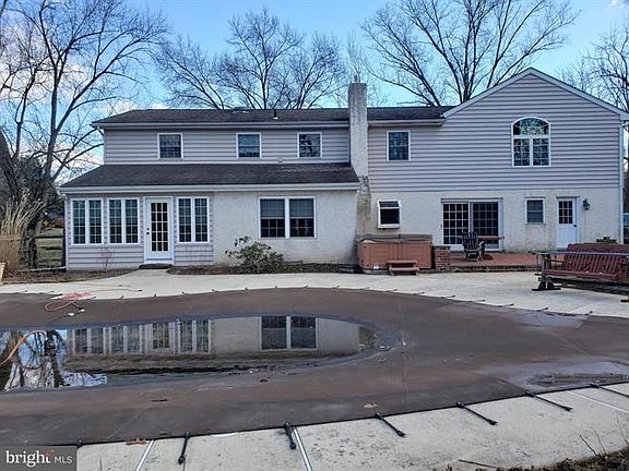 4th image of 11 Stony Ln