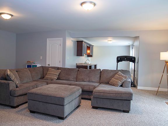 4th image of 1087 Barrow Hills Dr