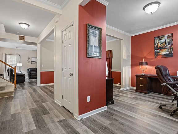 4th image of 34 Madeline Cir