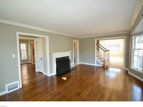 5th image of 20879 Stratford Ave