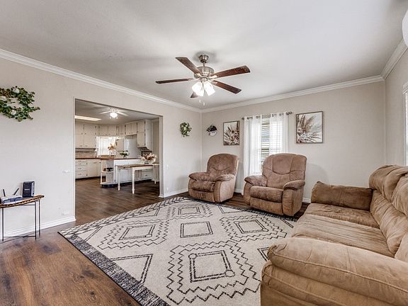 2nd image of 308 N Bois D Arc St