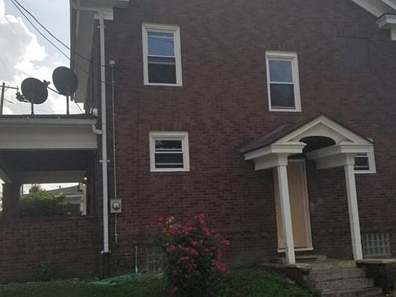 3rd image of 920 Federal Ave NE