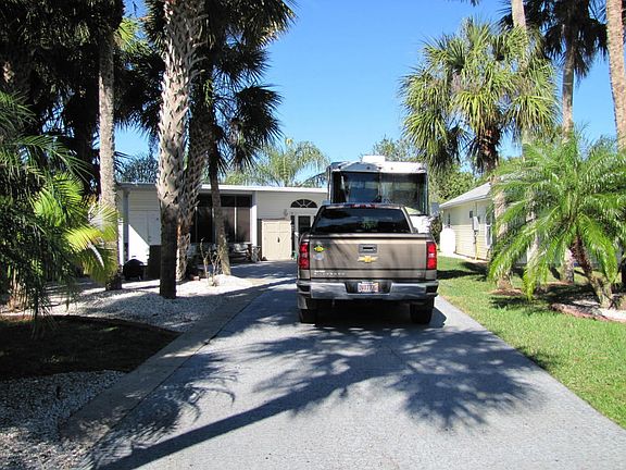 2nd image of 211 Plantation Dr