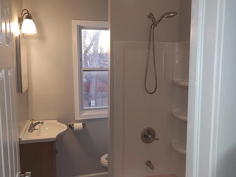 1073 Dewey Ave — Photo 15