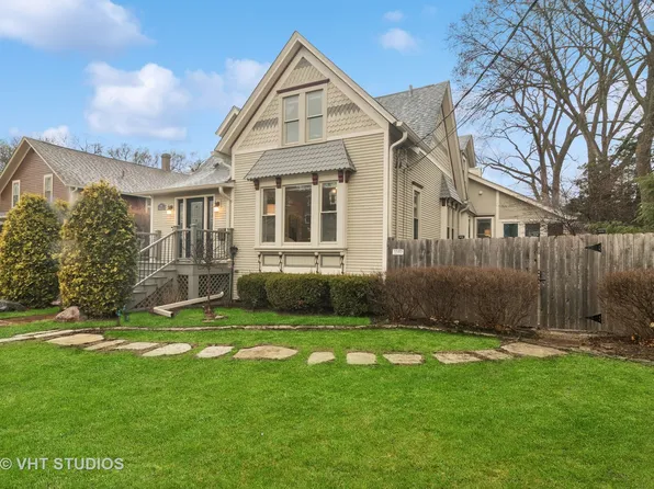 42 W Robertson St, Palatine, IL 60067