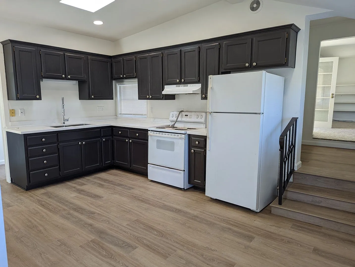 Coming Soon! Charming 2 Bed 1 1/2 Bath In Crest — Photo 1
