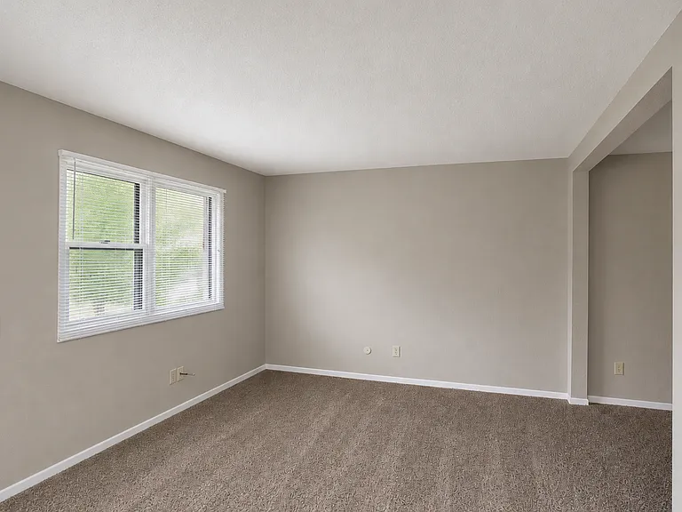 Corby Grove Apartments — Photo 9