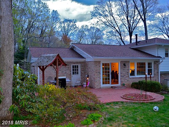 4th image of 18051 Mill Creek Dr
