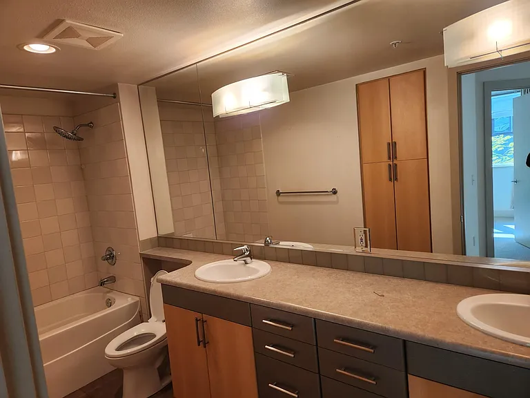 1700 N Northlake Way #205 — Photo 9
