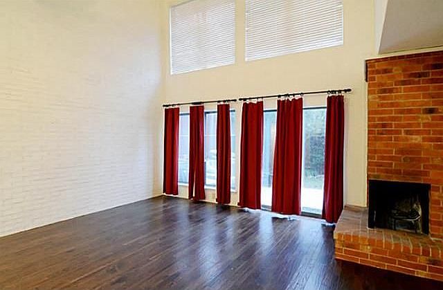 1st image of 2952 Woodcroft Cir