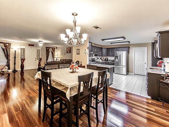 5th image of 510 Thoroughbred Park Dr