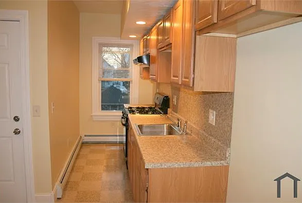 3 bed, 1200 sqft, $2,800 — Photo 4