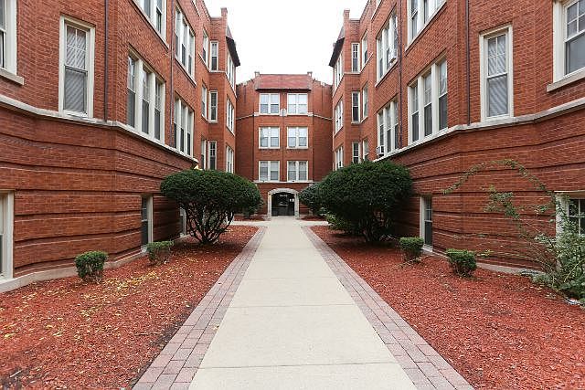 1st image of 558 W Aldine Ave APT 3N