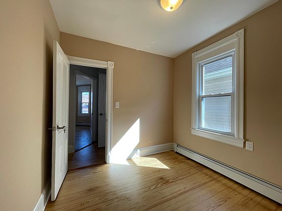 4th image of 146 John St Floor 2