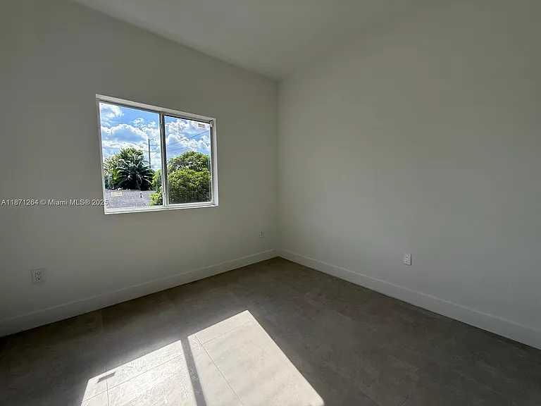 2788 NW 9th Pl — Photo 7
