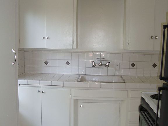 Kitchen upgraded to classic beach style