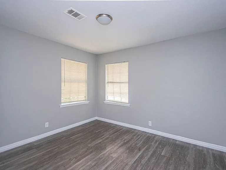 4900 Trinity Dr — Photo 12