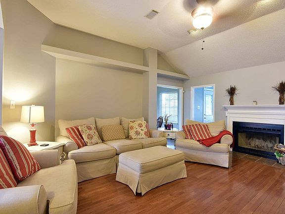 5th image of 126 Saint Clair Dr