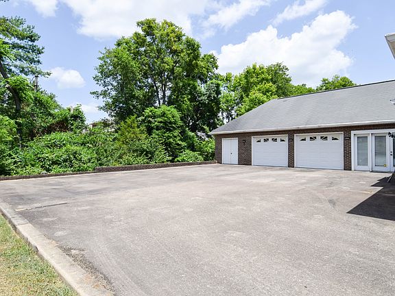 3rd image of 134 Stonehouse Dr