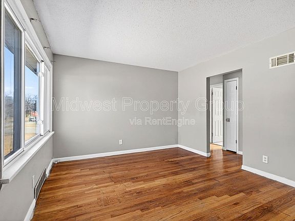 4th image of 8280 Frost Ave