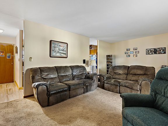 3rd image of 7603 Larchwood Ln