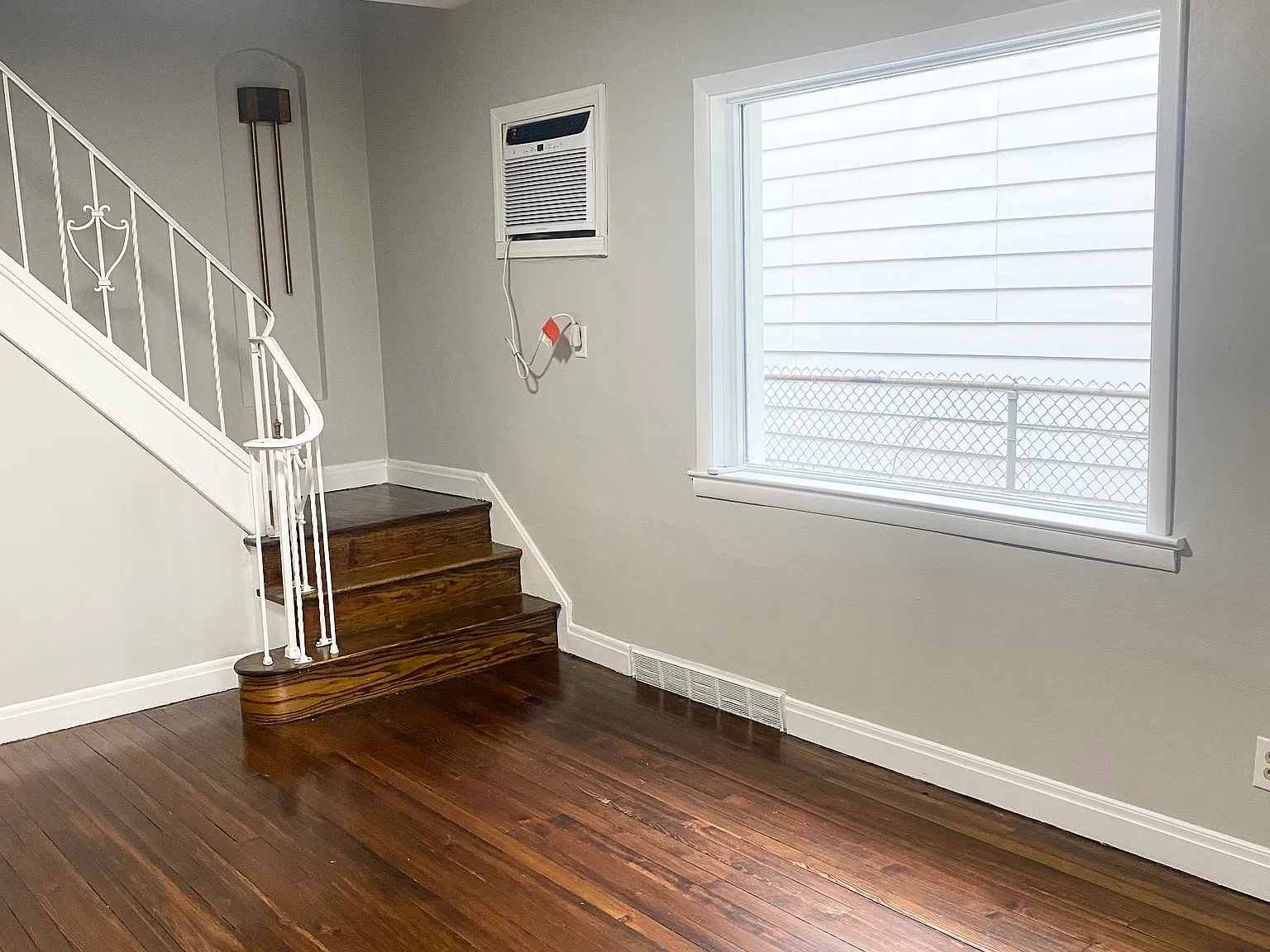 3 bed, 1.5 bath, 1300 sqft, $1,600 — Photo 3