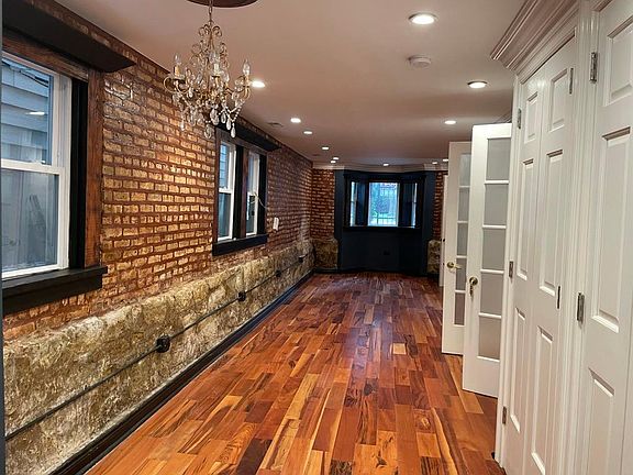 2nd image of 2437 N Francisco Ave #G