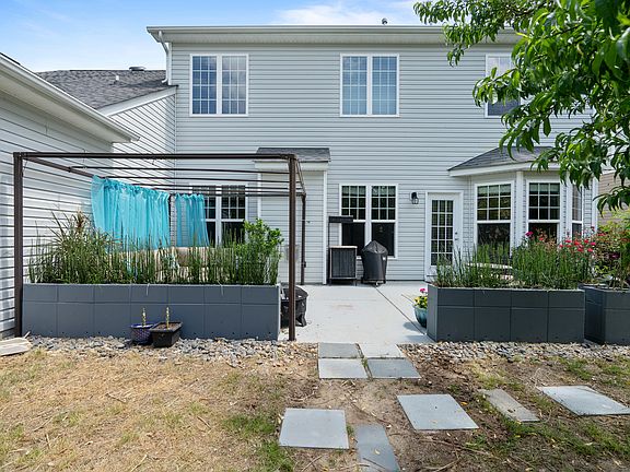 3rd image of 13231 Centennial Cmns