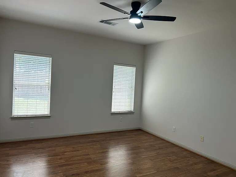 2403 Crystal Dr — Photo 19