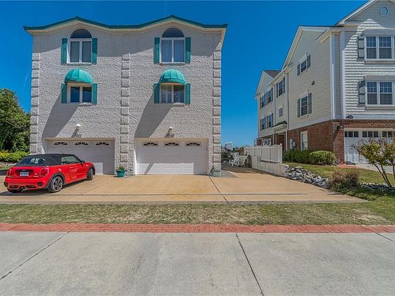 3rd image of 2538 Bayview Ave