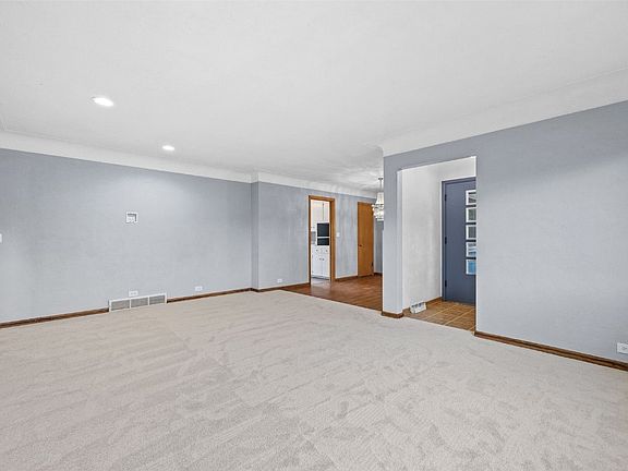 4th image of 2222 Evergreen St NE