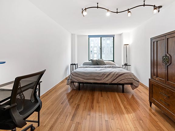 3rd image of 275 Greenwich St APT 6J