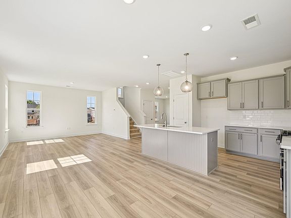 4th image of 155 Appleseed Dr