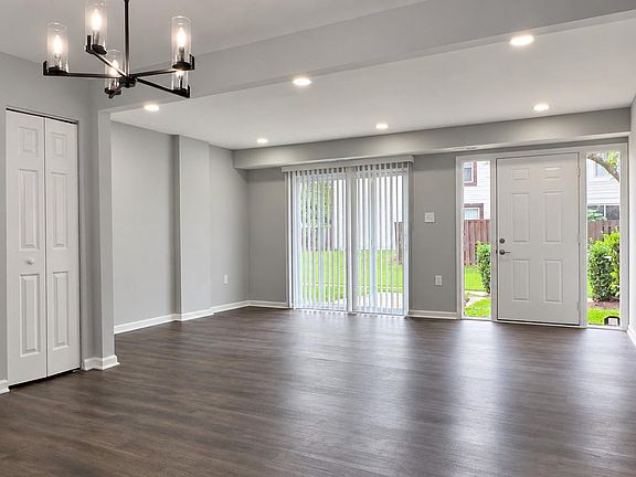 3rd image of 2360 Sun Valley Cir Unit 2