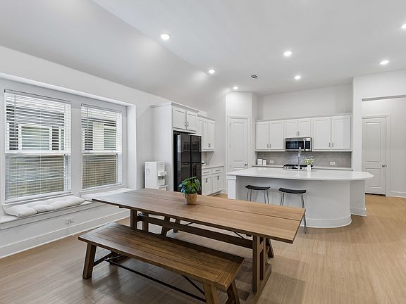 4th image of 1613 Sandhill Ln